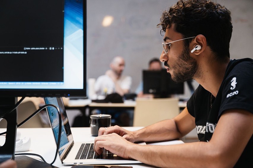 Holberton students collaborating on campus